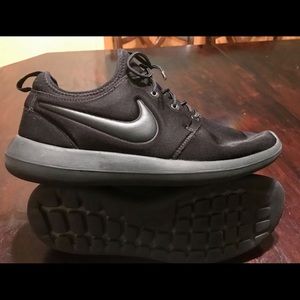 Nike Roshe 2 *RARE* black on black men’s size 11